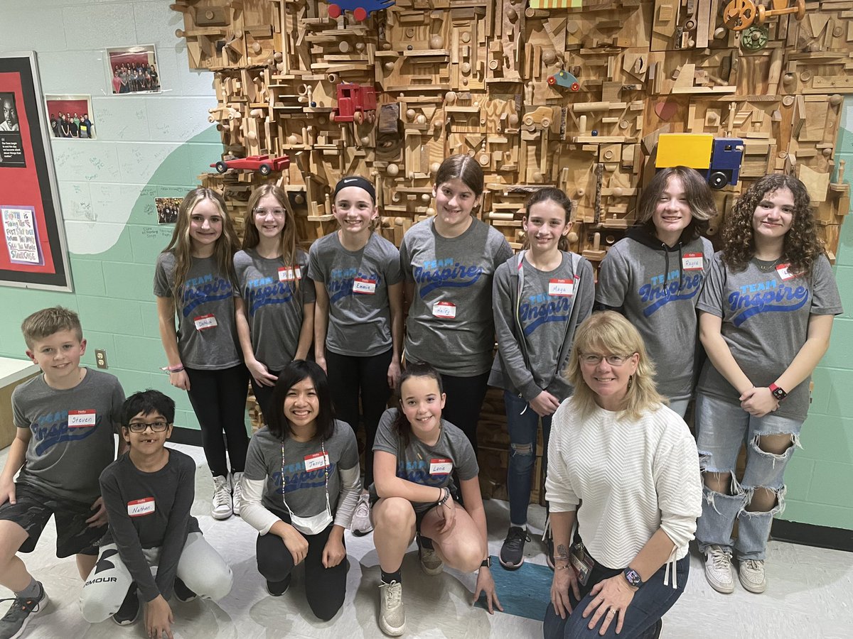 INDY_Lakota's tweet photo. 6th Grade TEAM INSPIRE leading the way! 🫡 Thank you for helping sell refreshments, spirit, bracelets, and assisting at BINGO Night! 👍👍 @almoorman94 #IndyFamily♥️💙 #WEareLakota https://t.co/4Z06pWVrOU
