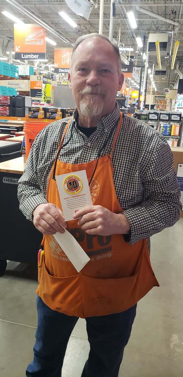 Congrats to Dan! Dan is celebrating 10 years of service with our Orange blooded family! Great job! @TarikWiles <a href="/kelly_broyles/">Kelly Broyles</a> <a href="/KimGoldhardt187/">Kim Goldhardt</a>