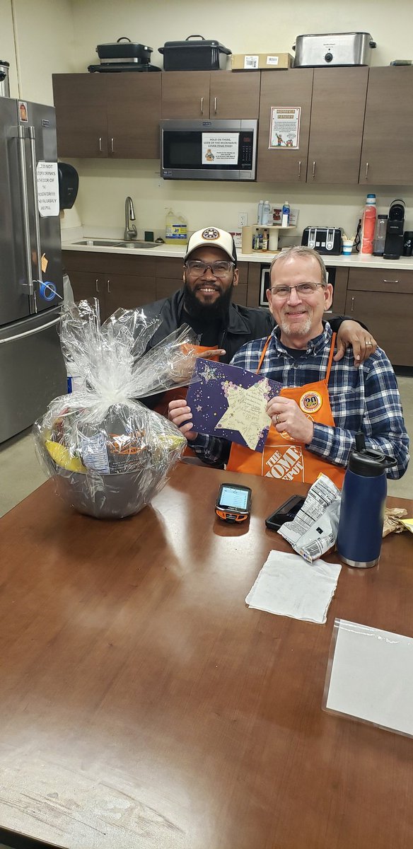 Congrats to Jeff!  He is celebrating 20 years of service with our Orange blooded family. Great job! @TarikWiles <a href="/kelly_broyles/">Kelly Broyles</a> <a href="/KimGoldhardt187/">Kim Goldhardt</a>