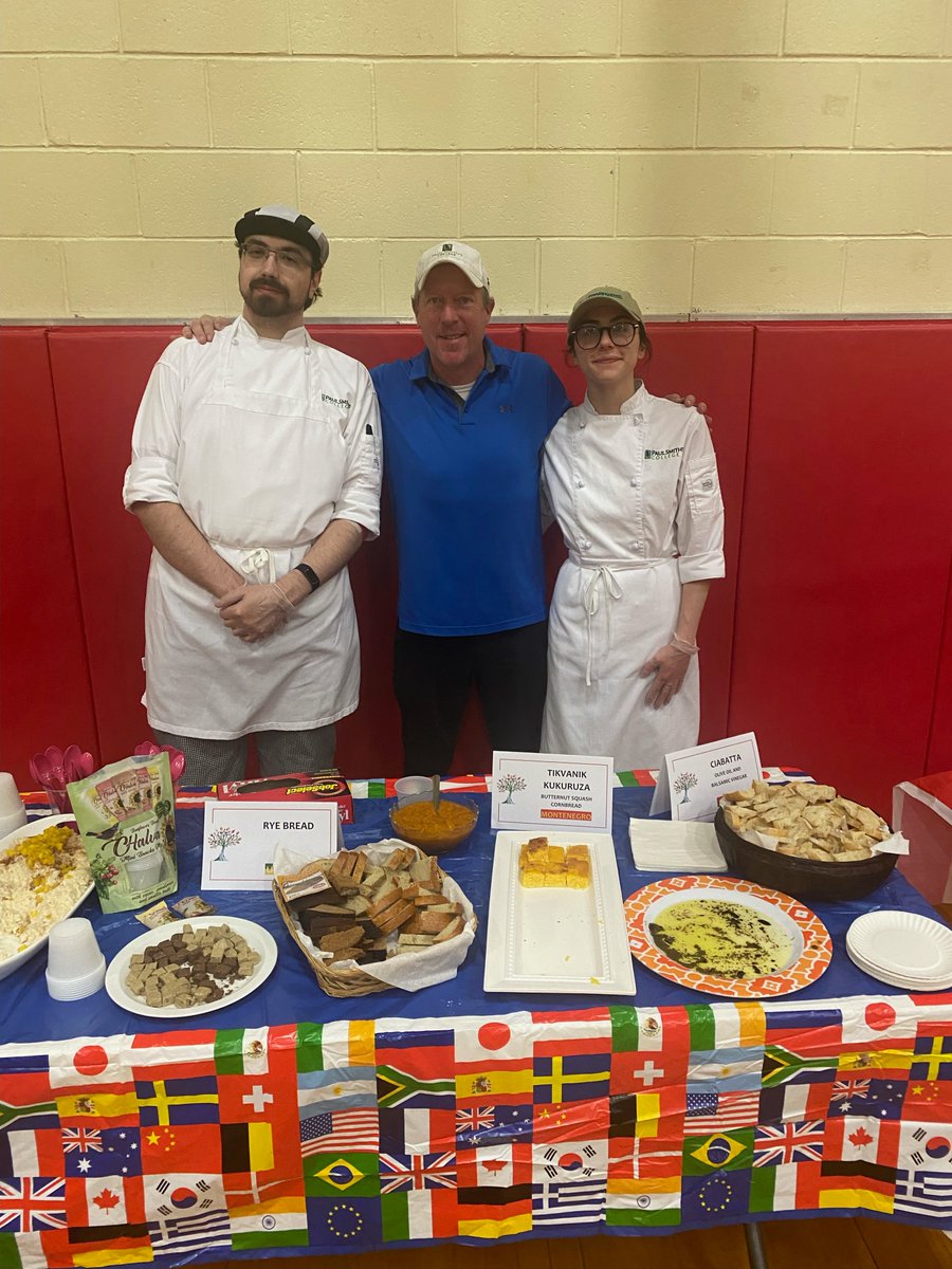 paulsmiths's tweet photo. Paul Smith’s College students and faculty prepared and served food for the local community last night as part of Saranac Lake CSD’s annual multicultural night event. It was a fun and informational time had by all!
#CommitmentToOurCommunity https://t.co/xOEMc2jPxC