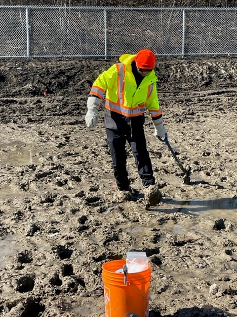 DragunEnviron's tweet image. This isn&apos;t what most people envisioned at University when they talked about field work.  Fun sampling on a warm February day! #EnvironmentalSampling #Mud #Reality
