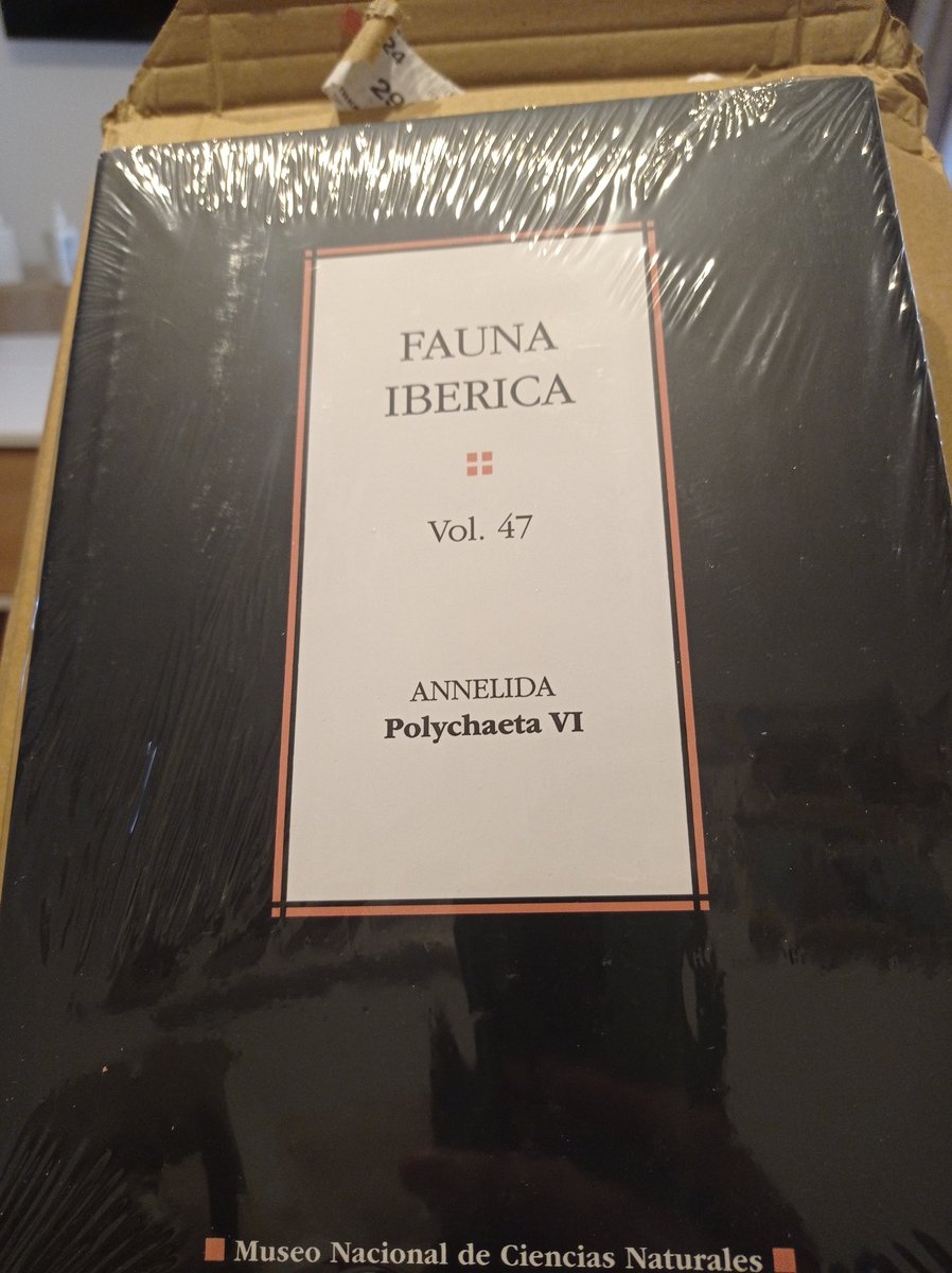 sgarciagmez's tweet photo. Grandes placeres! Nuevo ejemplar de Fauna Ibérica y por supuesto, ya está junto al resto de tomos, listo para convertirse en una herramienta fundamental en nuestros trabajos de identificación. Gracias a tod@s es@s autores que profundizan y comparten su conocimiento!
#serbentos https://t.co/PDXzCP1YK6