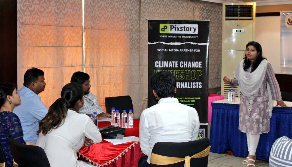 TazeenQureshy's tweet photo. Glimpses from the inaugural 'Climate Change Workshop for #journalists' organised by VIEWS &amp; @USAndHyderabad in #Bhubaneswar. 

We were joined by some of the best speakers &amp; resource persons working in the field. 

The workshops will be held in #Odisha, #AndhraPradesh &amp; #Telangana https://t.co/0KzODTTiKq