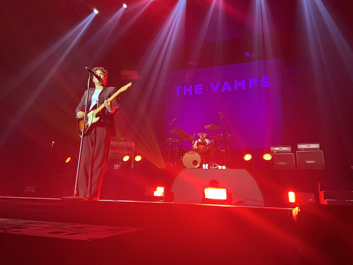 JadeAgustin's tweet photo. LOOK: @TheVampsband celebrating their 10th year with their Filipino fans | @cnnphilippines https://t.co/bCY43m8Ypb