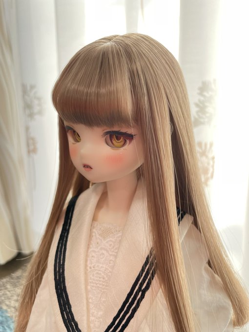 アンナというジャンルにハマっている状態でまじでどうすればいいんだ、私しか知らないジャンルで(正しくはアンナは量産されたドールだから他にもオーナーさんがいるけど俺のアンナ観は俺しか持ってない)なんの生産性もないんだけど見てくれこの目を、生意気すぎる 好き…一生一緒にいてくれや… 