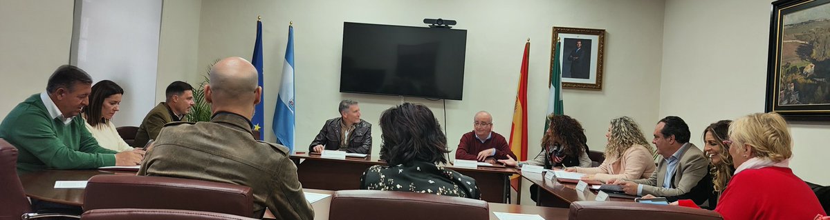 Hoy celebramos la Junta de Gobierno Local, como cada semana, donde seguimos avanzando para lograr una #AlcaládeGuadaíra más próspera. 

En estos cuatro años, hemos trabajado sin parar para lograr la Ciudad que los alcalareños se merecen.

#GestióndeGobierno
#AlcaládeGuadaíra