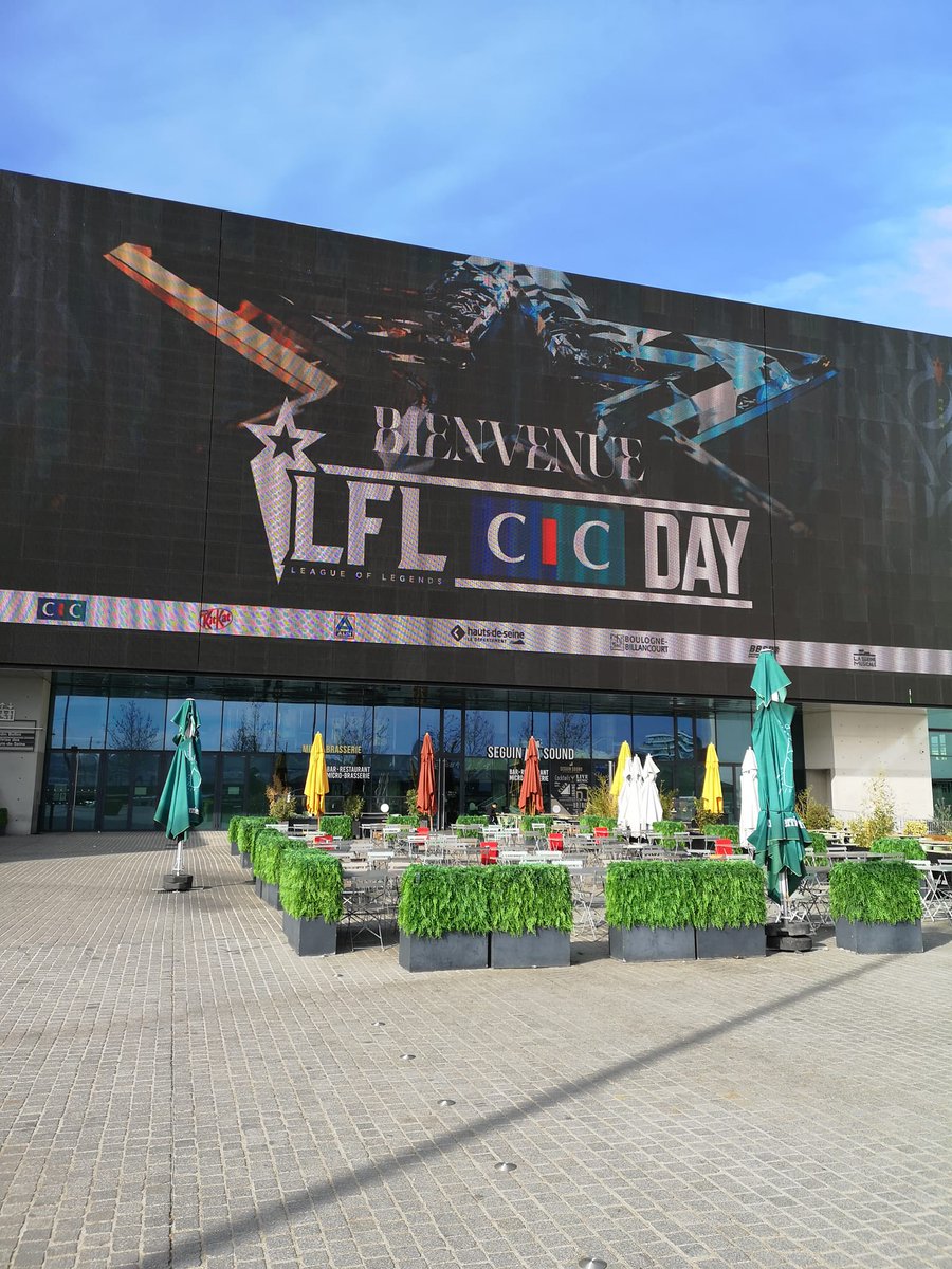 ping_agency's tweet photo. Une ambiance incroyable à la Seine Musicale hier dans le cadre du #LFLCICDay ! 😀

Et une belle collaboration avec @SEVEN_by_YF dans le cadre de la création et du déploiement d'un stand partenaire ! https://t.co/F8unskECg6