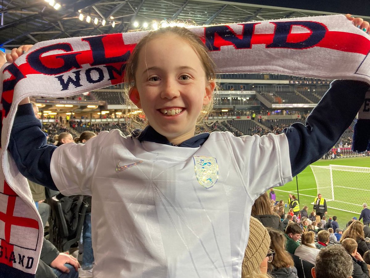 avdfcgirls's tweet photo. We had an amazing time watching the @Lionesses 🦁🦁🦁 in the @ArnoldClarkCup at @Stadium_MK. 🤍❤️⚽

@EnglandFootball @England @MKDonsFC #ENGKOR #Lionesses #ArnoldClarkCup #CVSFanWall #WeAreTheDynamos #LetGirlsPlay @AylesNews @wendover_news https://t.co/xJKCNjLDOl