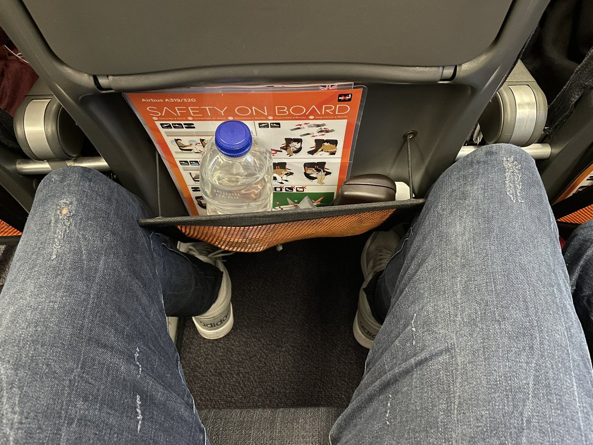 G2D2G's tweet photo. EasyJet seats aren’t the greatest if you’re over 180cm tall! #flyimg #easyjet #grancanaria https://t.co/XRtmaGFNQ1