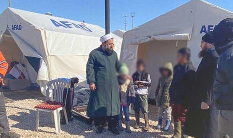 Vahim iddia Meclis gündeminde
Depremde ailesini kaybeden çocuklar cemaatlere mi teslim ediliyor?

cumhuriyet.com.tr/siyaset/adiguz…