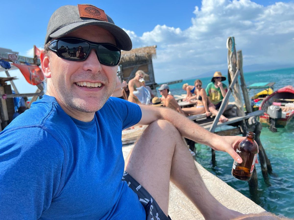 SarahYoungSF's tweet photo. Pelican Bar sits on a sand bar out in the ocean only reachable by boat or a pretty epic swim. The owner Floyd had a dream one night about a bar in the middle of the sea. He built it in 2001, hangs out there everyday, and runs the place with his kids. #jamaica #pelicanbar #ocean https://t.co/EIiyD0xQl7