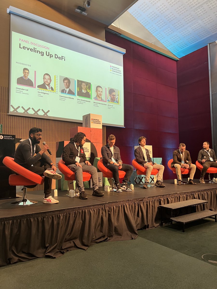 1inch's tweet photo. 🙈 Did you catch #1inch’s Francesco Abbate alongside Chandar Lal (@Mosaic_VC), @ivo_grigorov (@credefi_finance), @Alex_Strz (@AngelBlock_io), @mounibec (@paraswap) and @AliDoesPhysics (@GridexProtocol) on the panel Leveling Up #DeFi at @EBlockchainCon?

Feel the vibe ⤵️

#EBC2023 https://t.co/1cjElkCl9J