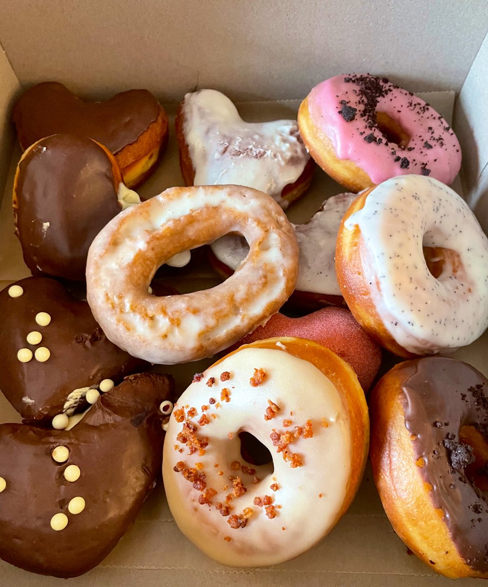 explicitlyella's tweet image. gm to all my sugar feens out there 🍩