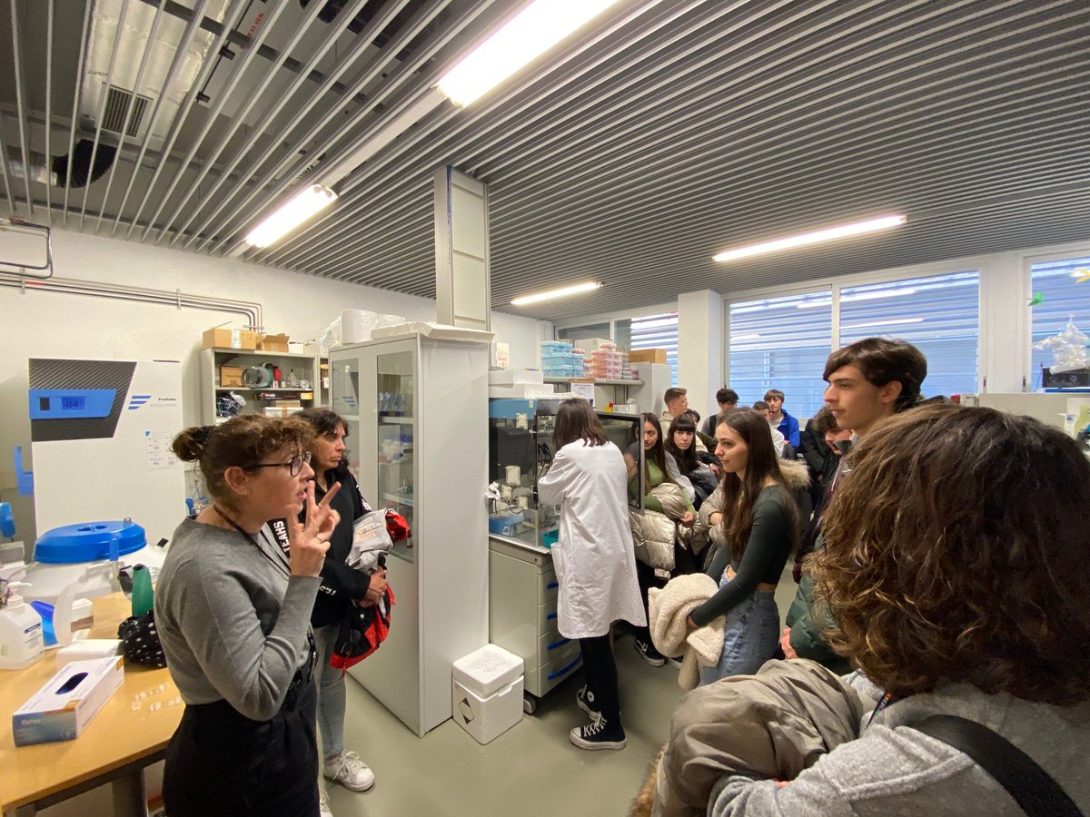 I3Aunizar's tweet photo. Hoy nos han visitado alumnos del @juandelanuza  ¡Gracias a todos ellos por su interés!😊 Y gracias también a nuestros grupos de investigación #GEPM
@M2BE_Group_I3A @labTME #TOL @GPT_research y #CREG por acercarnos su investigación🔬 https://t.co/dQa6CLvPZh