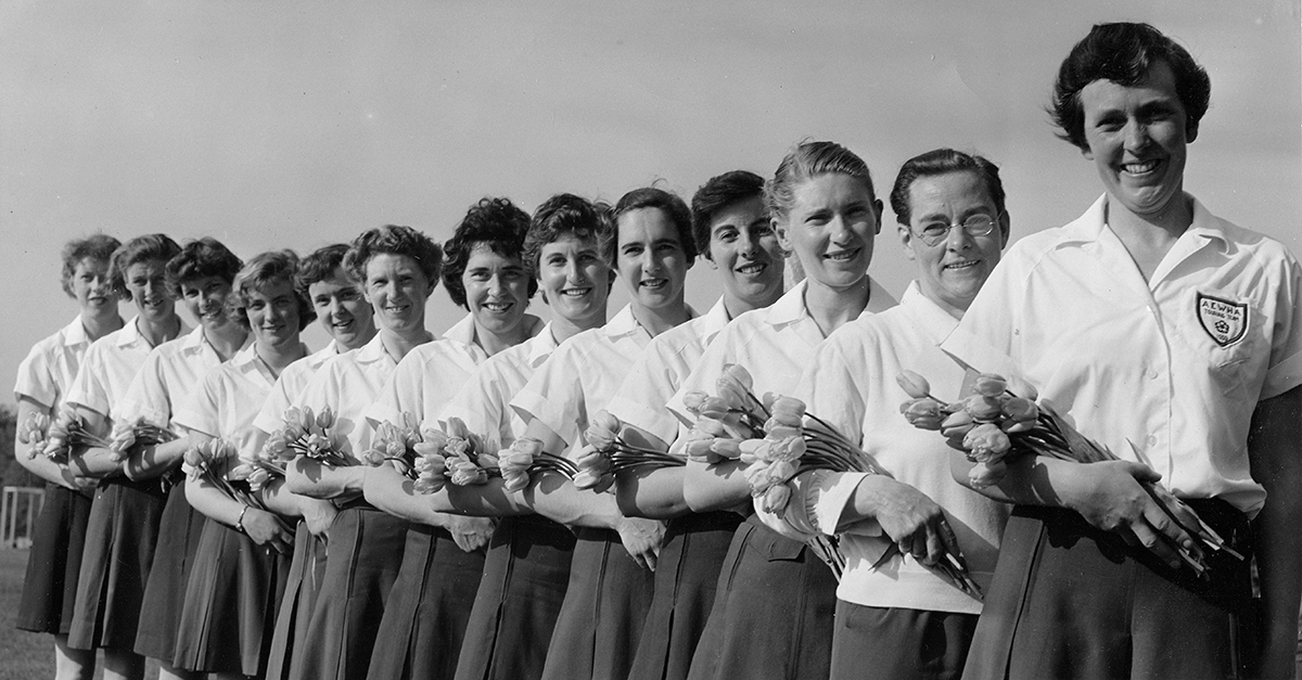 thehockeymuseum's tweet photo. Hockey Shorts 🏑🩳

Subscribe 👉 https://t.co/x9JS8NMG2O
Read it 👇

https://t.co/A4OwFjWJQR

⚱ Remembering Joan Wall
🏫 Kingston School v Staines 1898
💚🟨🔴 Origin of women's umpiring
🧢 Scottish GB caps awarded

#hockeyshorts #museum #history #heritage https://t.co/q3i23n5HT0