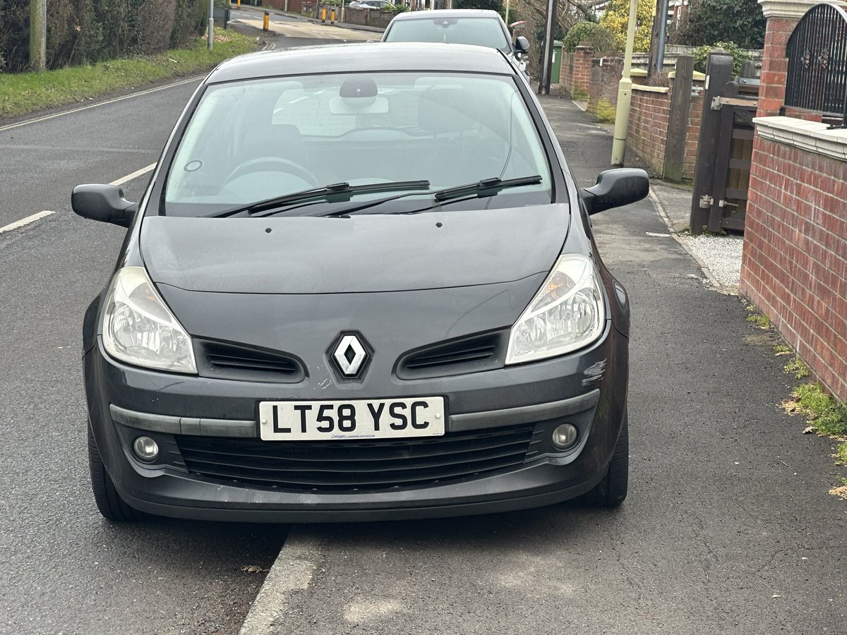 Adski11892's tweet photo. Todays small collection of @yplac drivists @BlatantWatch @PavementParking @PedestrianPaths @EastleighBC @HantsPolice West End Southampton https://t.co/3JsEOSsTxS