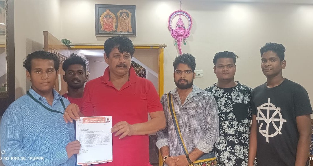ସାମନ୍ତ ଚନ୍ଦ୍ରଶେଖର ସ୍ୱୟଂଶାସିତ ମହାବିଦ୍ୟାଳୟ, ପୁରୀକୁ ବିଶ୍ଵବିଦ୍ୟାଳୟର ମାନ୍ୟତା ପ୍ରସଙ୍ଗ ଓଡ଼ିଶା ବିଧାନସଭାରେ ଉପସ୍ଥାପନ କରିବା ପାଇଁ ପୁରୀ ବିଧାୟକ <a href="/Jayanta4puri/">Jayanta Kumar Sarangi</a>ଙ୍କୁ ଭେଟିଲା ଏବିଭିପି।
#ABVPForSCSUniversity
#ABVPPuri