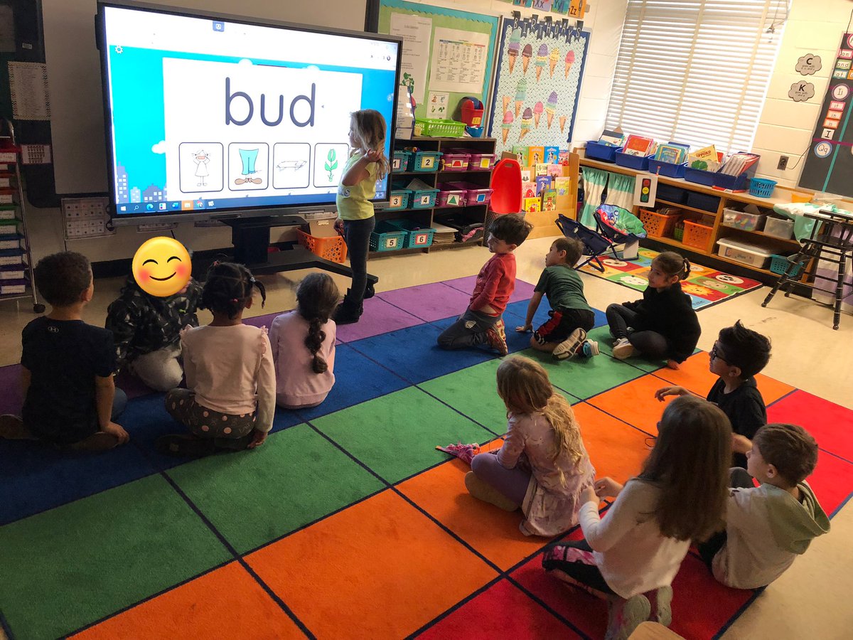 MrsGeorge_GES's tweet photo. Our class was thankful @MsVoorhees_GES found this cvc game for us. They were begging to play again! My favorite part was watching students check answers w/ their team prior to clicking the answer. They also helped teammates by teaching them to finger stretch to get answers. https://t.co/mzwTQfIUav
