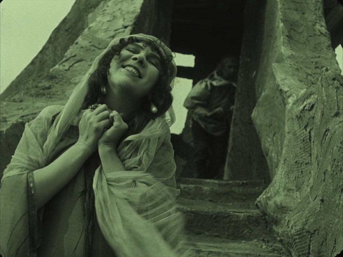 snoopy00073's tweet photo. #filmmuet #fantastique "Le Golem/Der Golem, wie er in die Welt kam" (1920) de #PaulWegener et #CarlBoese https://t.co/Yam3auM10X