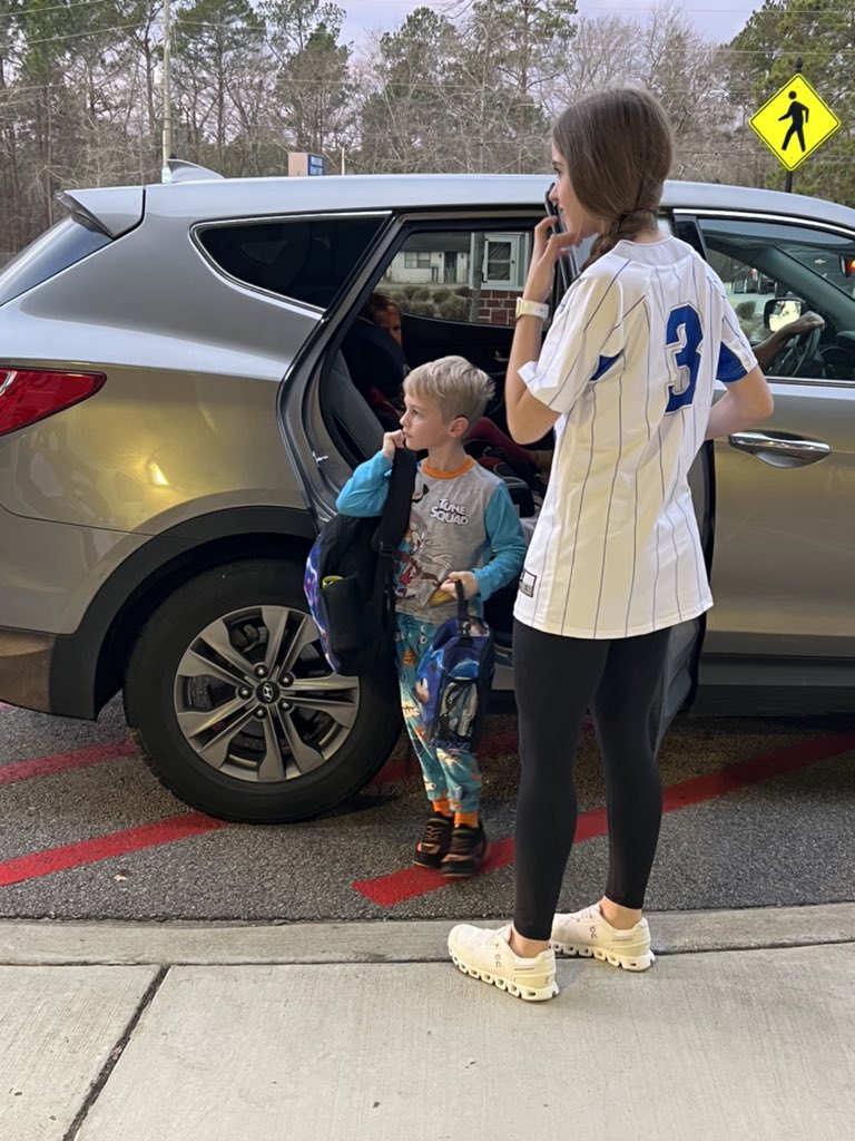 AirportSoftball's tweet photo. We love spending our Friday mornings with future Eagles 💙 https://t.co/tjH9ekQRi8
