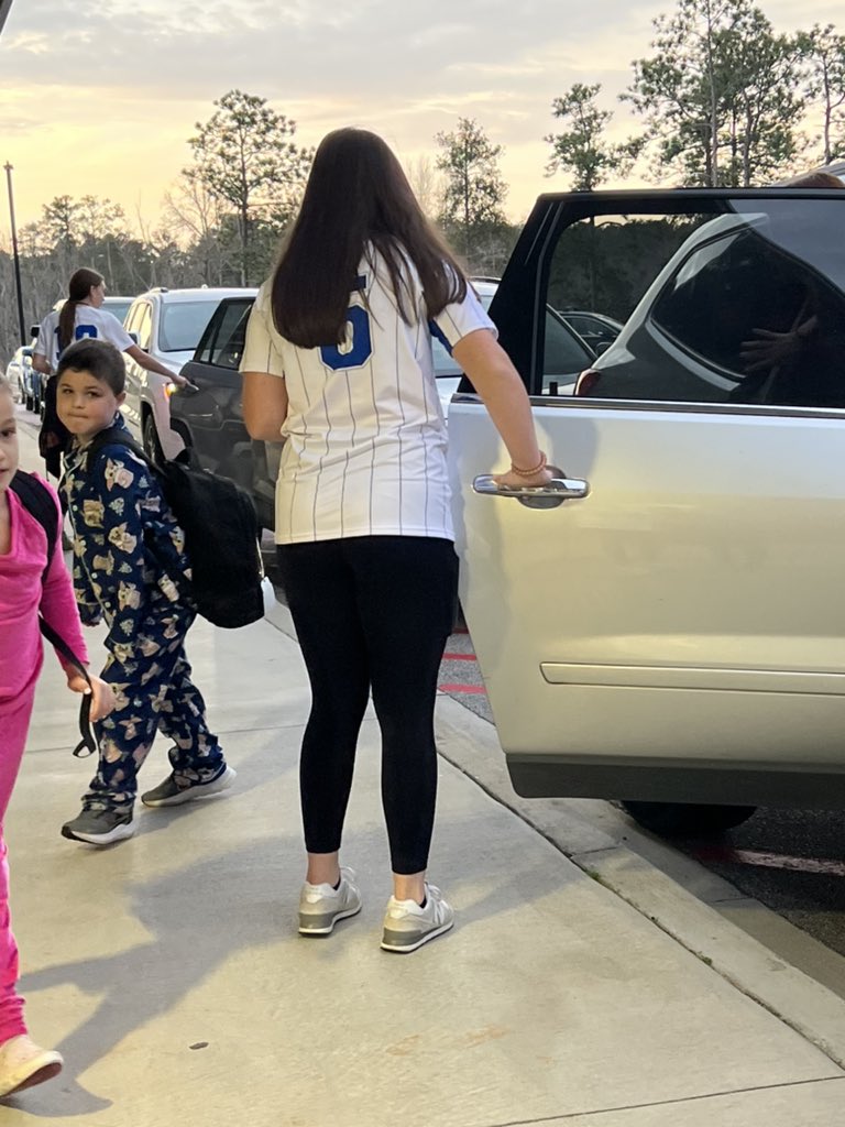 AirportSoftball's tweet photo. We love spending our Friday mornings with future Eagles 💙 https://t.co/tjH9ekQRi8