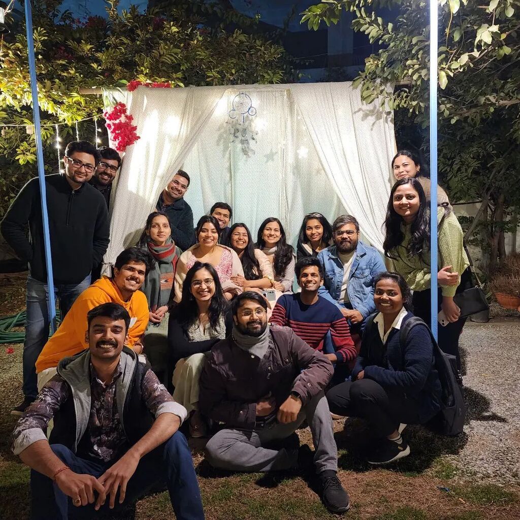 When everyone comes together as a community, amazing things happen.

Sharing, ideating, eating, laughing, energizing having good times and vibes .

People supporting, inspiring, uplifting.

Also trying to follow traditional theme dinner night.💚💙❤️

#… instagr.am/p/Cow7AiRNT0e/