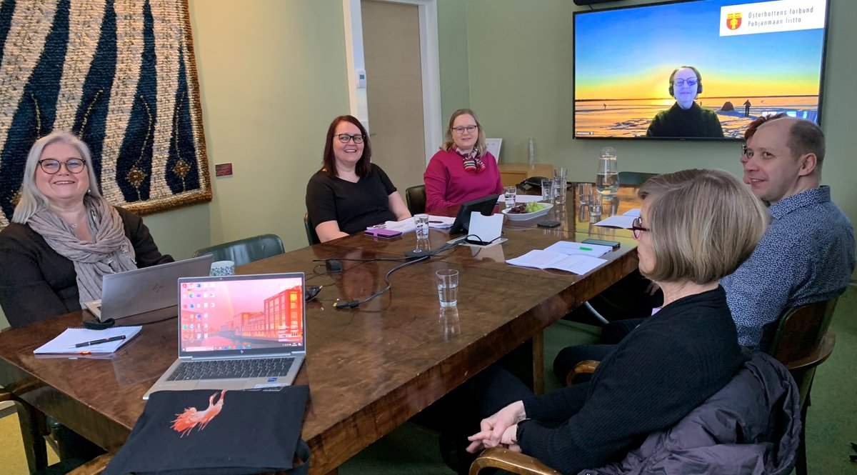 Meillä on ollut varjostajia Pohjois-Pohjanmaalta, <a href="/ppliitto/">Pohjois-Pohjanmaan liitto</a>. Kyseessä Maakuntien liitot yhdessä oppien (<a href="/MaakunnatOppien/">Maakuntien liitot yhdessä oppien</a>) -hankkeeseen liittyvä vierailu. Heidän maksajatiimi kävi varjostamassa meidän rahoitustarkastajien työtä. 😎Mukavaa, kun saimme vieraita. Hyvää kotimatkaa! 🌺