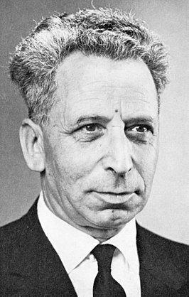 WimBerkelaar's tweet photo. Om niet te vergeten: op deze dag werd in 1946 het Humanistisch Verbond opgericht. Drijvende kracht hierachter was Jaap van Praag, die in de onderduik het boek "Modern humanisme" schreef. Hij wilde een dam opwerpen tegen "menselijke ontaarding" en "onvoorstelbare wreedheid". https://t.co/Y26cVrT2j1