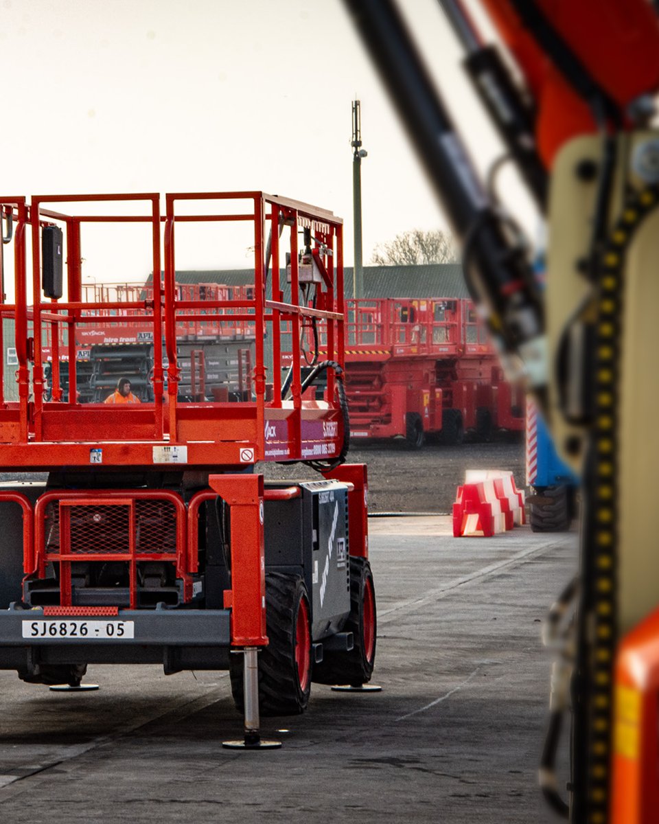 A few shots from around APL HQ the other day!

#APL #APLHQ #skyjack #jlg #jlgindustries #poweredaccess #poweredaccesshire #cherrypickerhire #qualityequipment #qualityservice #APL #APLHQ