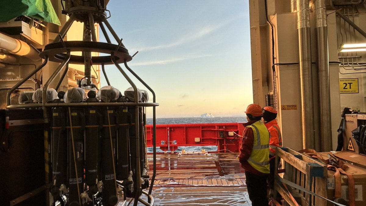 lissafriberg's tweet image. Beautiful sunrise whilst prepping the titanium CTD this morning #SDAScience