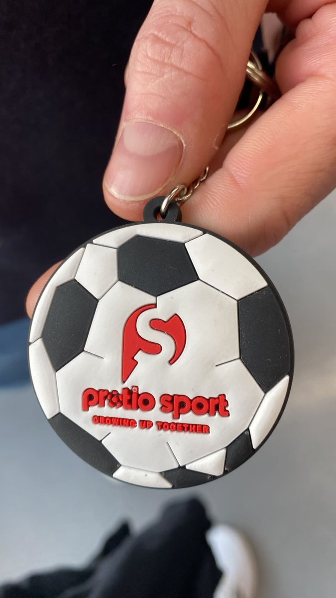 Pase lo que pase, te den golpes, a veces, más alegrías sin duda, nunca dejaremos el camino! Después de 22 años, seguimos con más ganas que el primer día! Lo más importante es saber agradecer y valorar, y quien estuvo contigo en el momento difícil! Siempre sale el sol!!!!