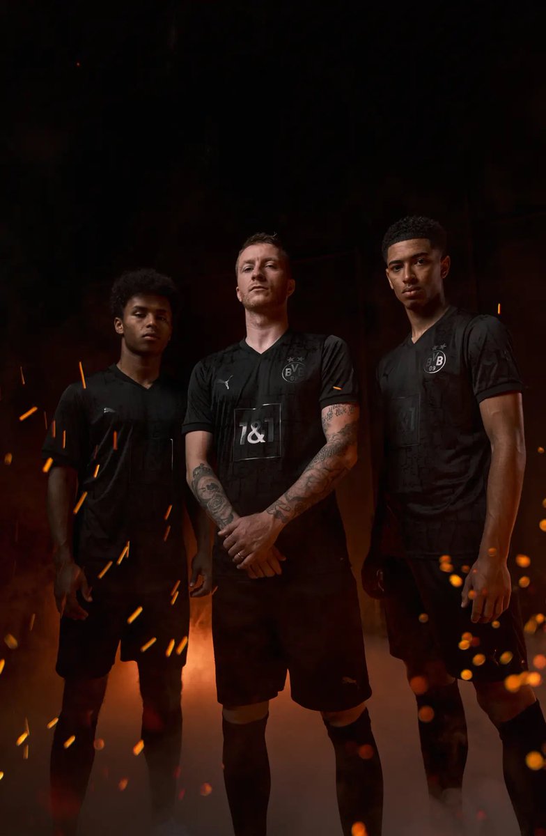 ActuFoot_'s tweet photo. 🚨 OFFICIEL !

Dortmund et Puma dévoilent un nouveau maillot spécial, qui sera porté ce week-end par les joueurs du BVB. ⚫️😍 https://t.co/F6qR9SM3Wj