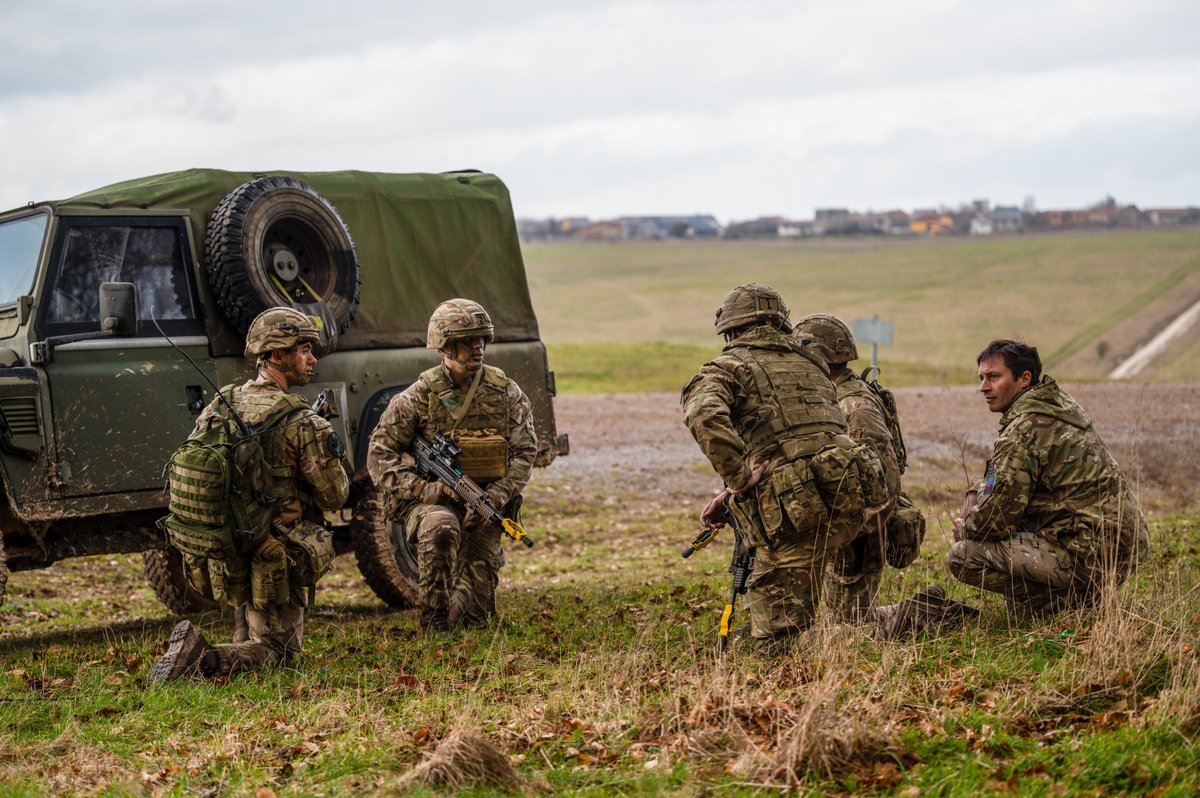 Whilst exercising on SPTA, 1AAC was visited by the 1st Avn BCT Comd, Brigadier Mark Ackrill. Whist on the ground he spoke to soldiers and received briefings surrounding the Regiment's activities  

<a href="/ArmyAirCorps/">The Army Air Corps</a> 
<a href="/aacrecruiting/">Army Air Corps Recruiting</a> 
<a href="/1st_AviationBCT/">1st Aviation Brigade Combat Team</a> 
#AviationRecce #IAmCombatAviation