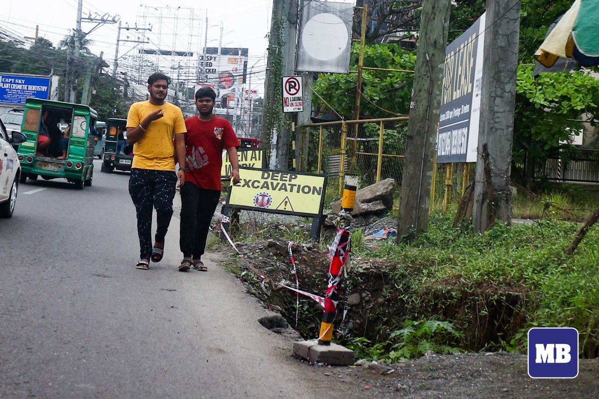 Manila Bulletin News on Twitter "LOOK Pedestrians walk beside an