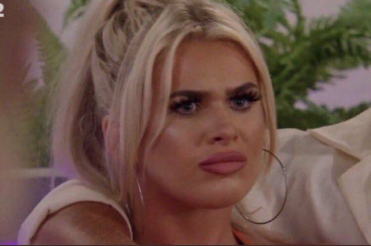 ellllllleeeeeee's tweet photo. Olivia did you just want Kai stood there like a lemon while you swan in with your 4th fella of the season. Don’t get these girls who come in recoupled and fuming the lad did the same. Pot - kettle n’all that #loveisland #LoveIslandUK #Olivia https://t.co/P818Gtzqs6