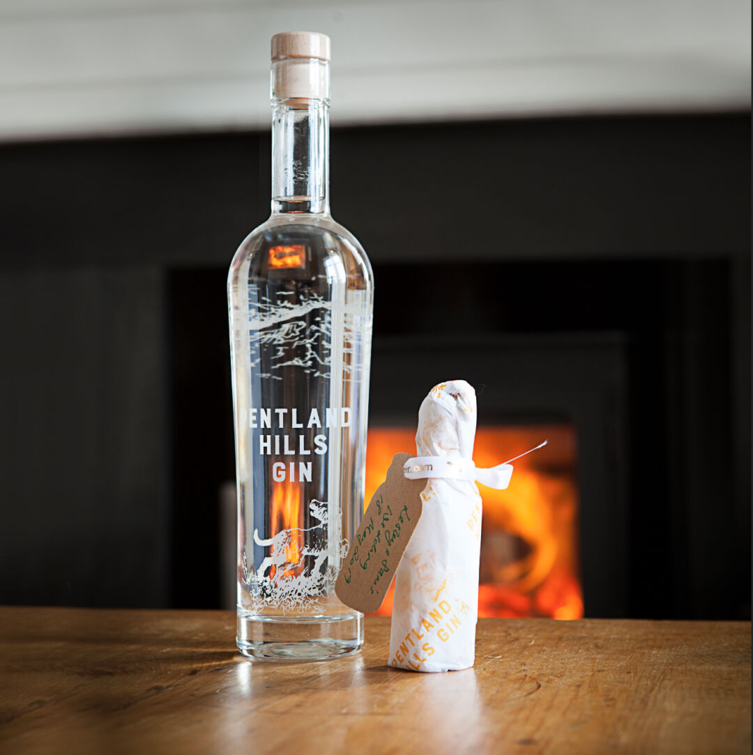 If you're planning a wedding later for this year, surely you know every wedding is better with gin? Why not pour yourself a drink and explore our beautiful gin wedding ideas? 🍸bit.ly/3M4mbQK

#pentlandhills #pentlandhillsgin #gin #weddings #ginweddings #weddingplanning