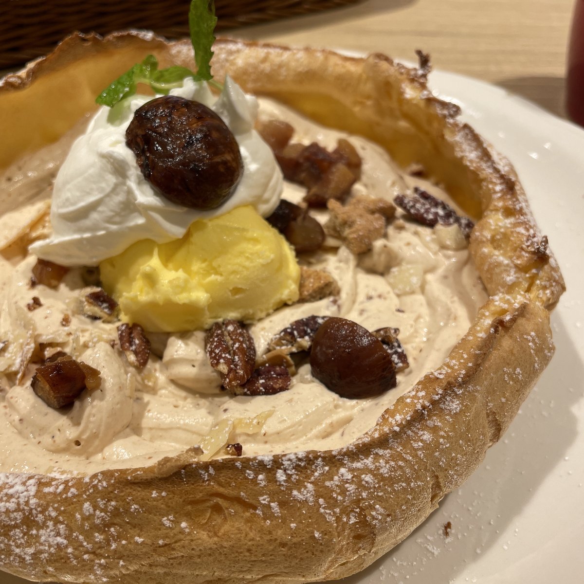 やっと今週の仕事が終わりました🙋‍♀️
今カフェでパンとコーヒーを味わっていますww
最近カフェの雰囲気が好きになった気がします🥰
