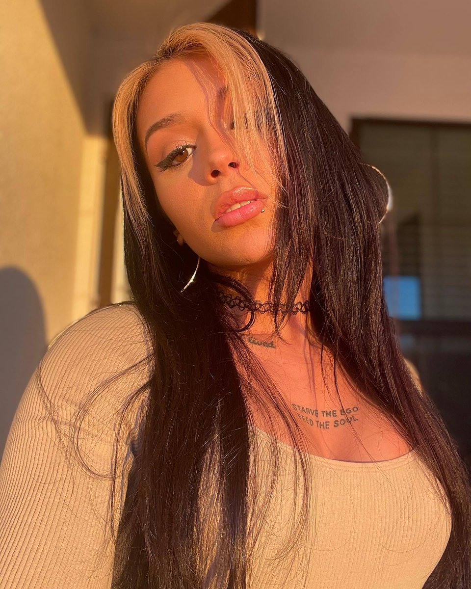 ForeverHeelCora's tweet photo. Morning, losers. I'll send your girl home whenever I feel like it. https://t.co/GE7CjdjQlt