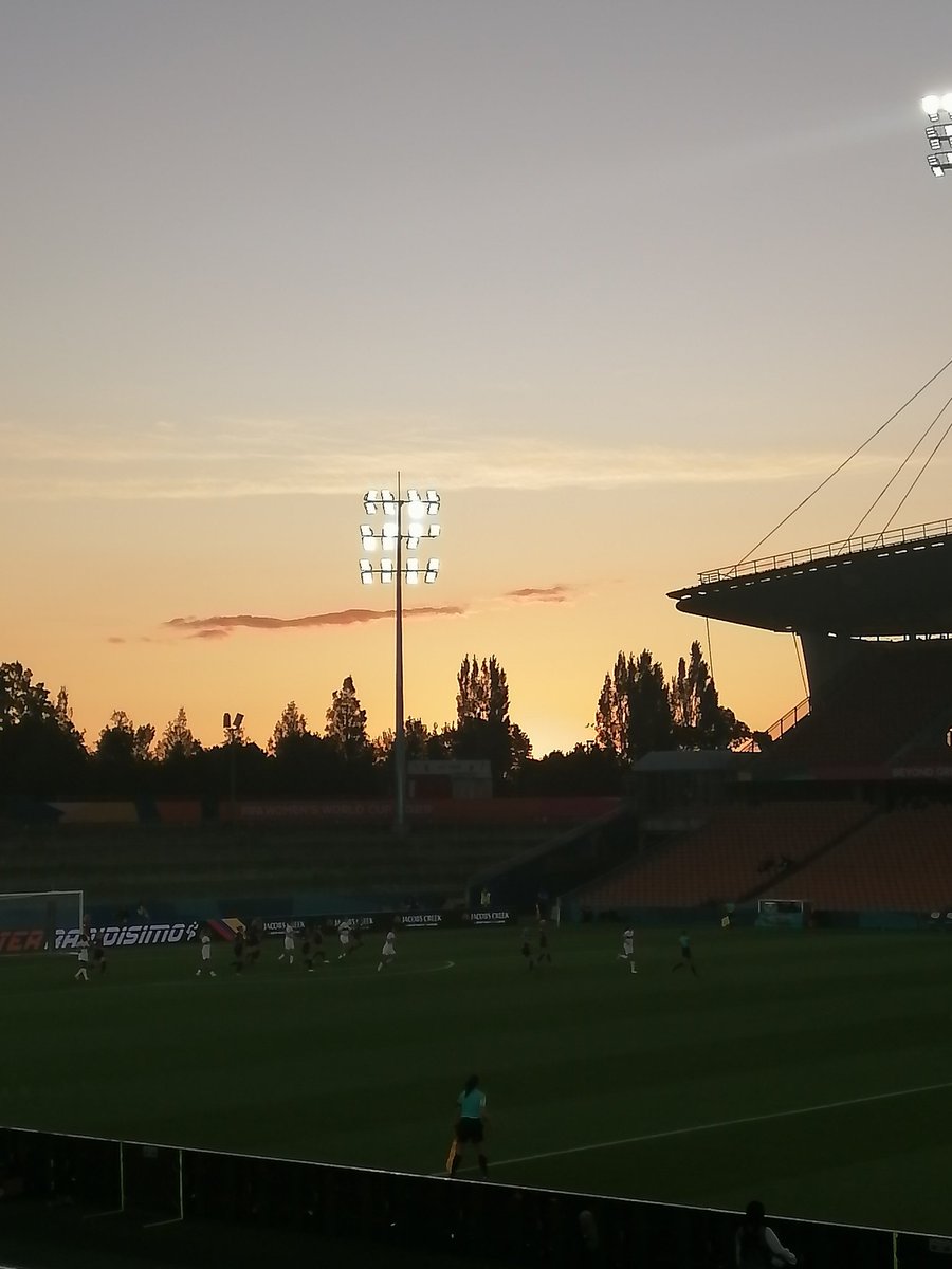 schwalger_k's tweet photo. I was at the FMG stadium since 5:30pm. I went to watch Fifa Women's Soccer. It was really cool even though New Zealand lost 😢. I caught these sunsets at the stadium https://t.co/leezzetWoA