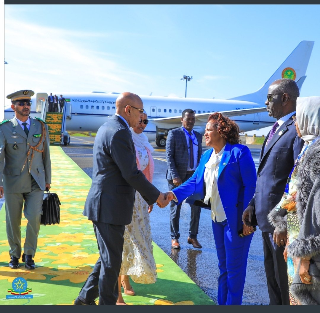 Hello2Africa's tweet photo. 🕹#Ethiopia|n Senior Gov’t officials welcomed #Africa|n leaders at Bole Intl Airport
📍Pres. #Mauritania, H.E. Mohamed Ould Cheikh
📍Pres. #Kenya, H.E. @WilliamsRuto
📍Pres. #CaboVerde H.E José Maria Pereira
📍Pres. #Nigeria, H.E. Muhammadu Buhari (@NGRPresident)
#H_Africa #ASFAP https://t.co/8Kxjv60EeF