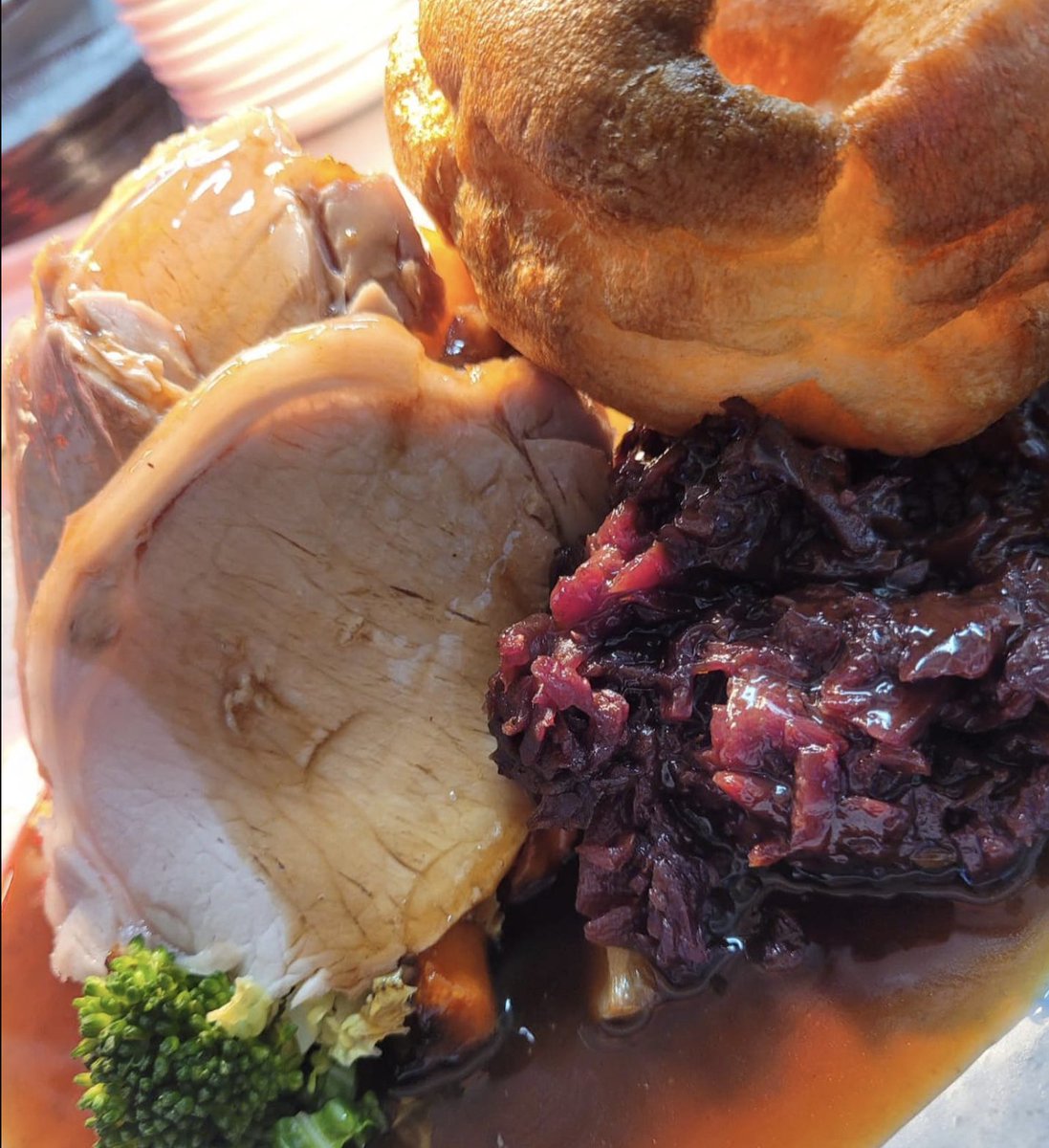 Sunday just isn't Sunday... without a delicious roast! 😊👍 So, don't forget to book early if you’d like to join us for Sunday lunch this weekend!

#sundayroast #bookearly #ashton #oundle #peterborough #thrapston #oundlevillages #oundlebusiness