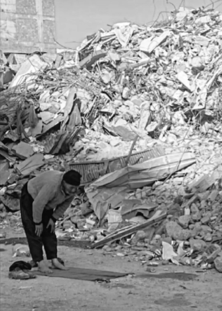 Hüzün yıllarını yaşayanların müjdecisidir Miraç!
Daralan gönüllerimizi Miraç'la  ferahlat Rabbim..
Miraç' ımız yaralarımıza şifa olsun..
  Hayırlı kandiller🤲🏻