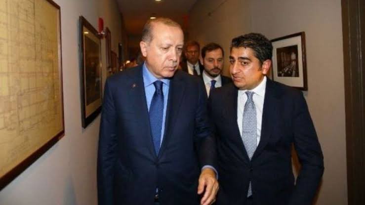 Deniz Akkaya;
"Sezgin Baran Korkmaz ile fotoğrafı olan bir insana para teslim eden insanlar cahildir."demiş, Deniz Akkaya cumhurbaşkanına hakaretten yargılanacak mı?