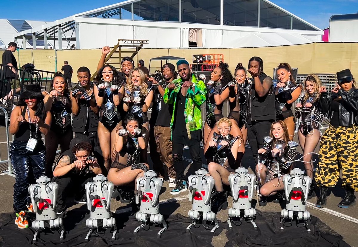Unitree's robot dogs appeared in the super bowl pre-match performance as dancers for Jason Derulo.