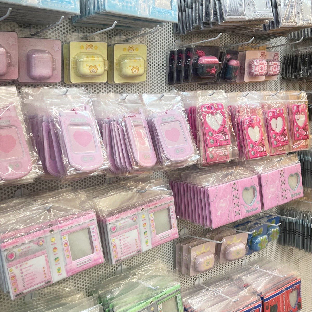 DUCKYWORLD_KR's tweet image. 🌈더키월드 상수점 오픈기념 이벤트🌈

✨전 품목 20%할인
-위치: 서울시 마포구 독막로 63 1층 
더키월드 상수점
-기간: 2/17-2/19

💕매장 오픈기념 콜북 RT 이벤트
-콜렉트북 랜덤증정
-인원: 10명
-기간: 2/17-2/23
-당첨자발표: 2/24

새로운 매장에서 만나요☺️