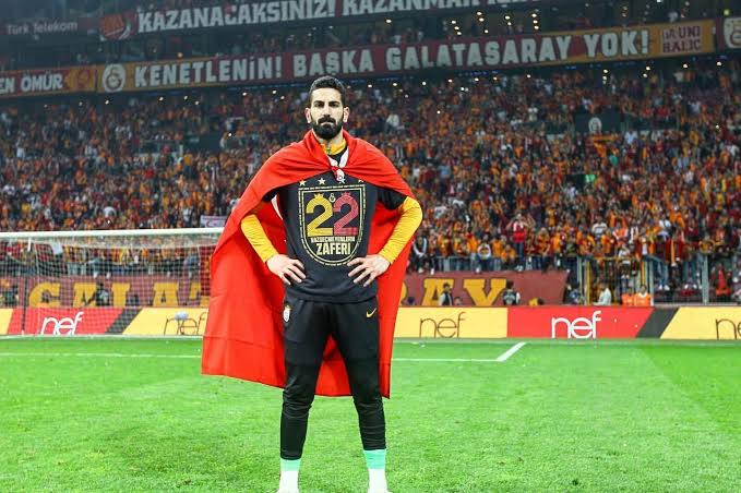 🧤 Galatasaray'dan bir İsmail Çipe geçti.

📅 2010-2023 
🏆1 Süper Lig, 2 Türkiye Kupası, 1 Süper Kupa
⚽17 maçta kalesinde 27 gol gördü, 5 maçta kalesini gole kapadı