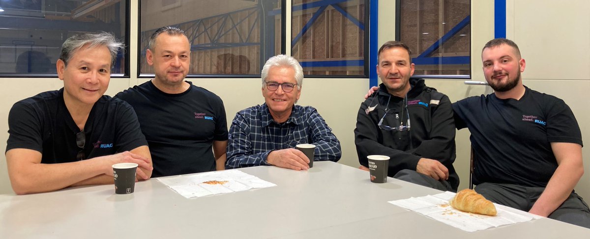 This Friday morning was our Gipfeli Talk! RUAG Aerostructures Switzerland met again to discuss questions and concerns with the management team over coffee and croissants. This exchange is important to Markus Graber, Manager Machining, to find out what is relevant to his team.