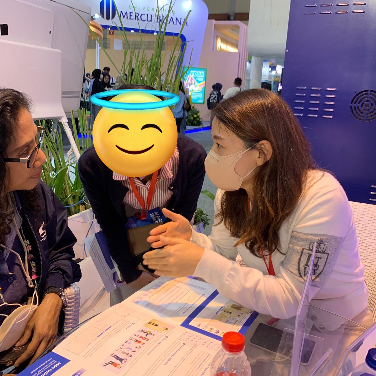 __1295na's tweet image. 오늘도 동시 통역 열심히했당~ 

#penerjemahkorea #translatekorea #koreaninterpreter