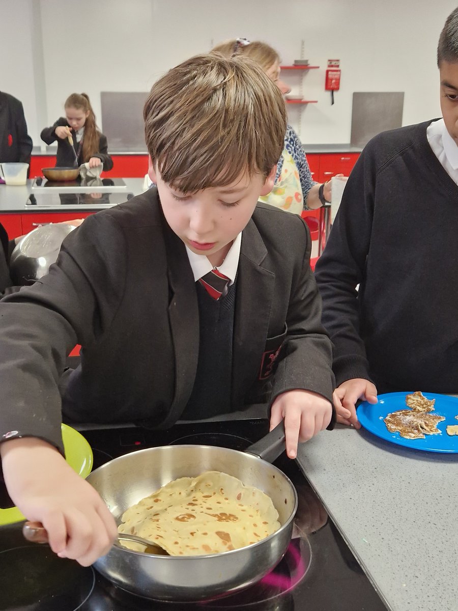 LadybridgeHigh's tweet photo. Pancake making in form this morning with 7DST!  Great #teamwork on display, well done! 🥞  #LadybridgeLearners #practicallessons #PancakeDay https://t.co/XsGH8m2fKM