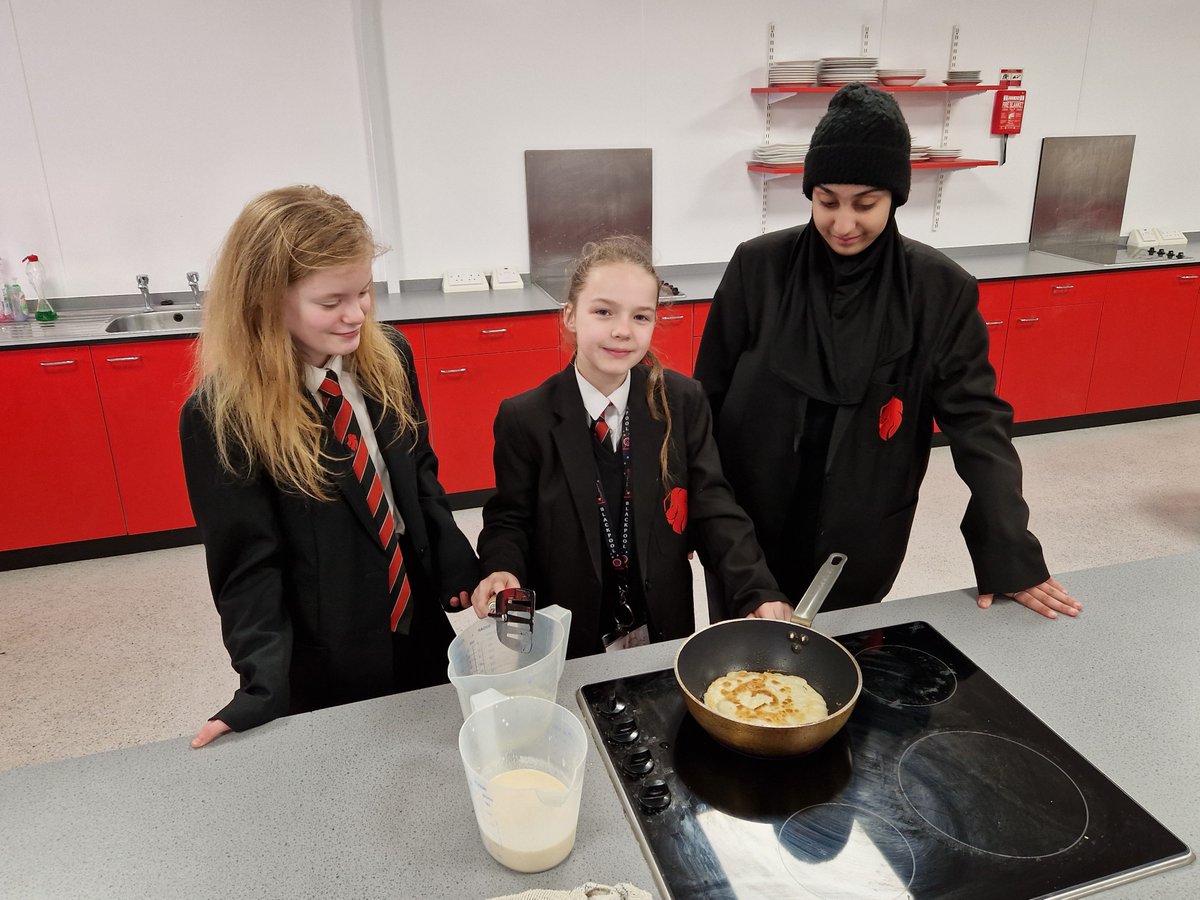 LadybridgeHigh's tweet photo. Pancake making in form this morning with 7DST!  Great #teamwork on display, well done! 🥞  #LadybridgeLearners #practicallessons #PancakeDay https://t.co/XsGH8m2fKM